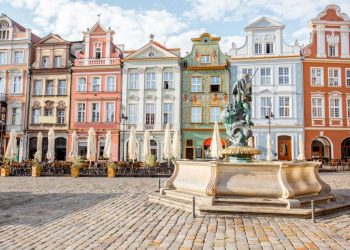 Stary rynek w Poznaniu i kamieniczki budnicze