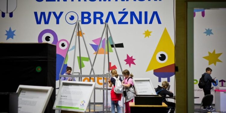 Centrum Nauki Wyobraźnia w Poznaniu i jego usługi dla rodzin oraz szkół [poradnik]