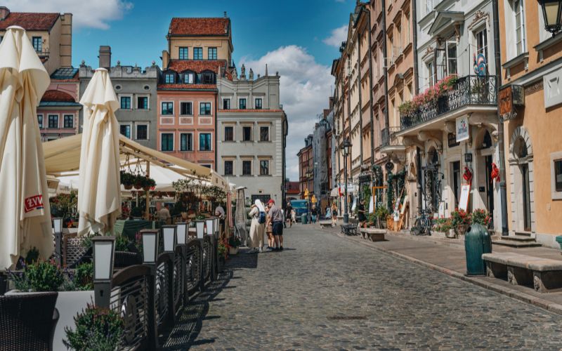 Zdjęcie przedstawia Rynek Główny w Poznaniu