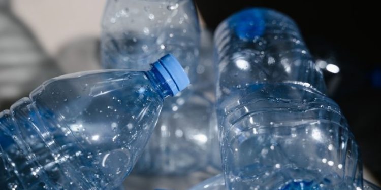 Koniec z wrzucaniem butelek pojedynczo. W Poznaniu działa butelkomat „na całe worki”