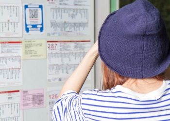 Jak-dojechac-na- lotnisko-z-dworca-PKP-w-Poznaniu-najprostsze-trasy-bilety-i-praktyczne-wskazowki