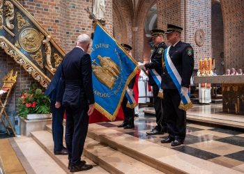 Poznań ma nowy sztandar. Historyczny symbol miasta kończy służbę po ćwierć wieku