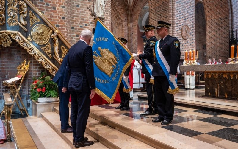 Poznań ma nowy sztandar. Historyczny symbol miasta kończy służbę po ćwierć wieku