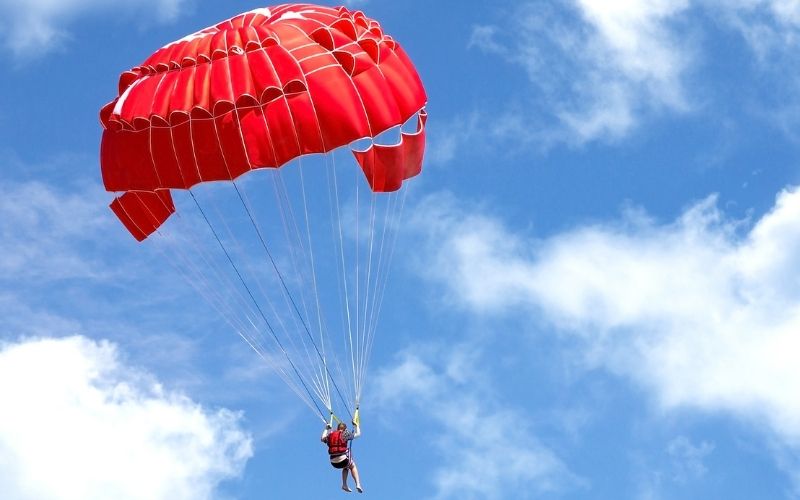 Skok z 4000 metrów niedaleko Poznania. Sky Camp to propozycja dla spragnionych adrenaliny Skok-z-4000-metrów-niedaleko-Poznania-Sky-Camp-to-propozycja-dla-spragnionych-adrenaliny