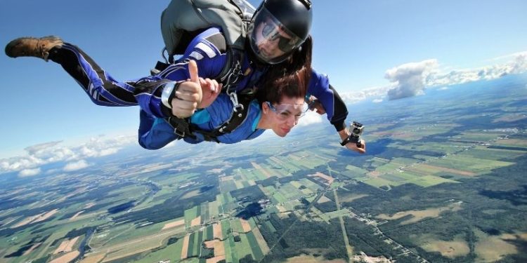 Skok-z-4000-metrów-niedaleko-Poznania-Sky-Camp-to-propozycja-dla-spragnionych-adrenaliny