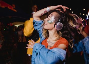 silent-disco-poznan-lato-na-jezycach