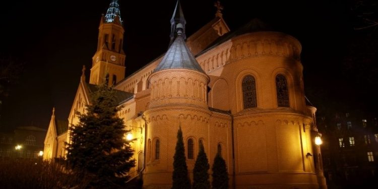 Archidiecezja pozwała 14-latkę z Osiedla Maltańskiego. Spór o ponad 17 tys. zł