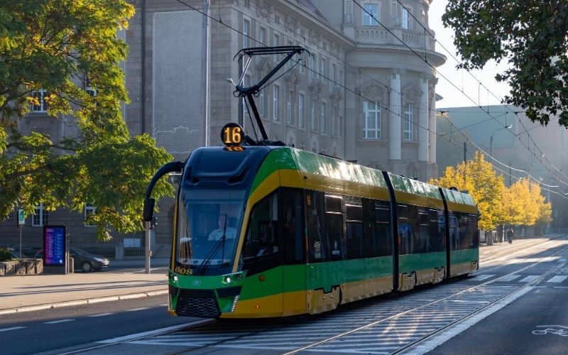 Awaria ciepłownicza na Głogowskiej. Zmiany na pięciu liniach tramwajowych