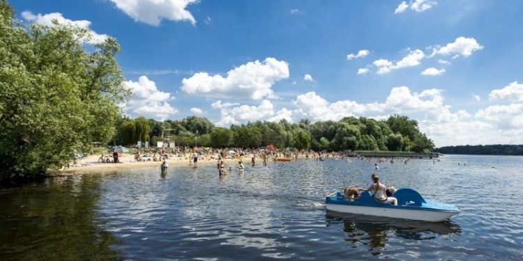 jezioro-rusałka-spacer-plaża