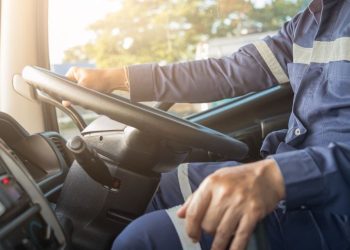 Poznań wciąż nisko w rankingu miast przyjaznych kierowcom. Drogi parking, ale mocny wynik elektromobilności