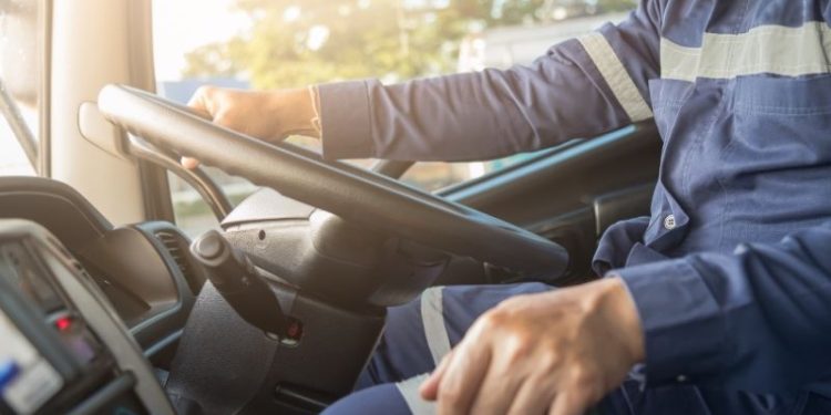 Poznań wciąż nisko w rankingu miast przyjaznych kierowcom. Drogi parking, ale mocny wynik elektromobilności