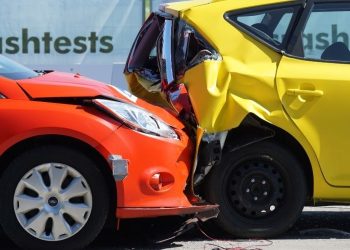 Zderzenie trzech pojazdów na A2 przy węźle Poznań Krzesiny. Duże utrudnienia w ruchu